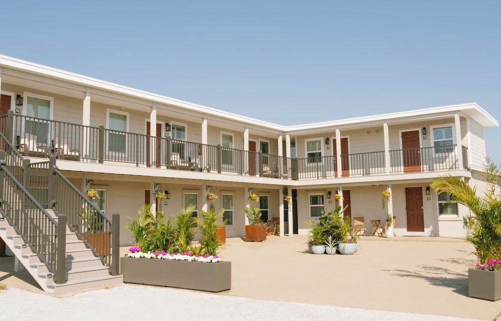 Beach 5 Villas - Immaculate 300 steps from the Ocean — hotel in Fernandina Beach