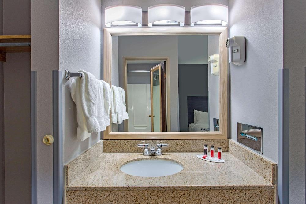 Baymont by Wyndham Lancaster photo 15