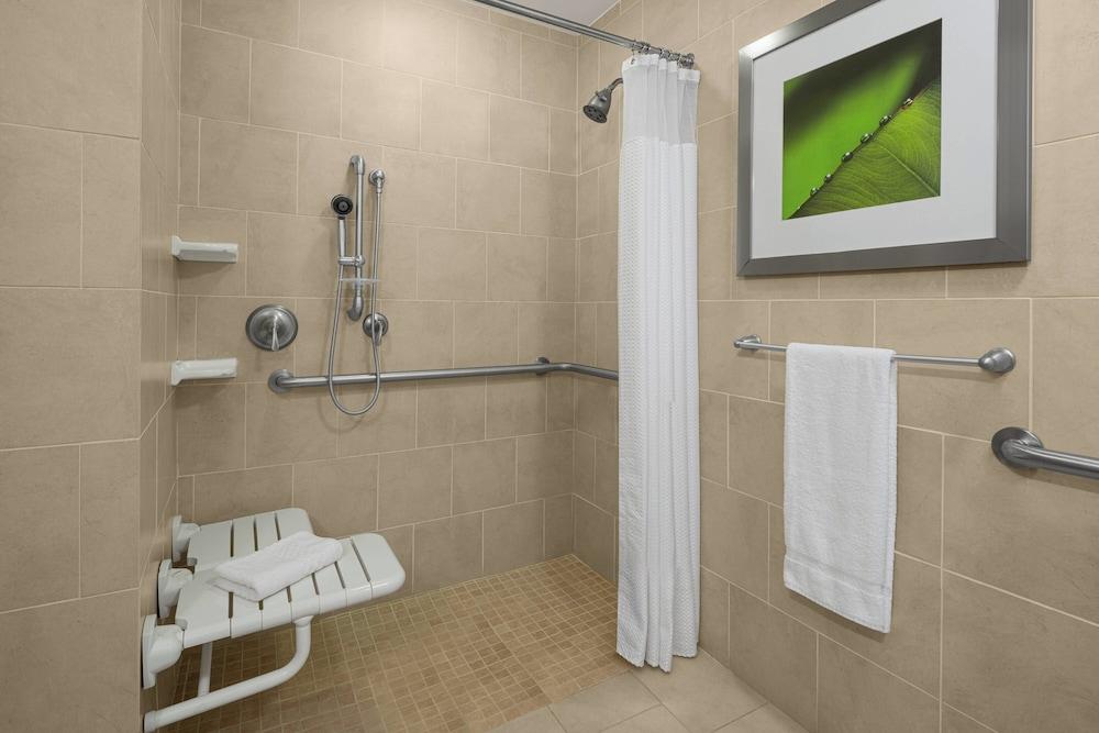 Courtyard Houston Kingwood photo 11