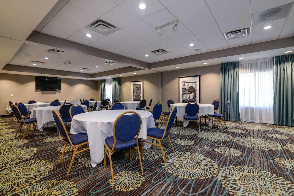 Hampton Inn Brighton photo 68