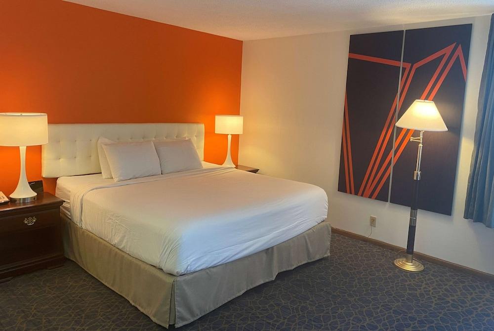 Howard Johnson by Wyndham Manteno photo 14