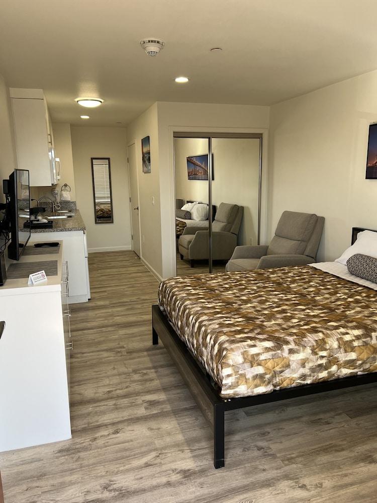 Villa Alamari Inn And Suites photo 3