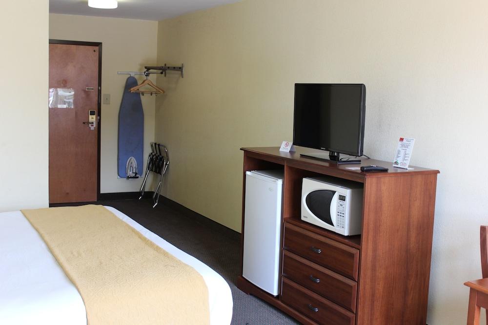 Econo Lodge Andrews Air Force Base photo 16