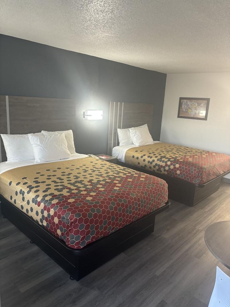 Econo Lodge Calhoun South photo 5