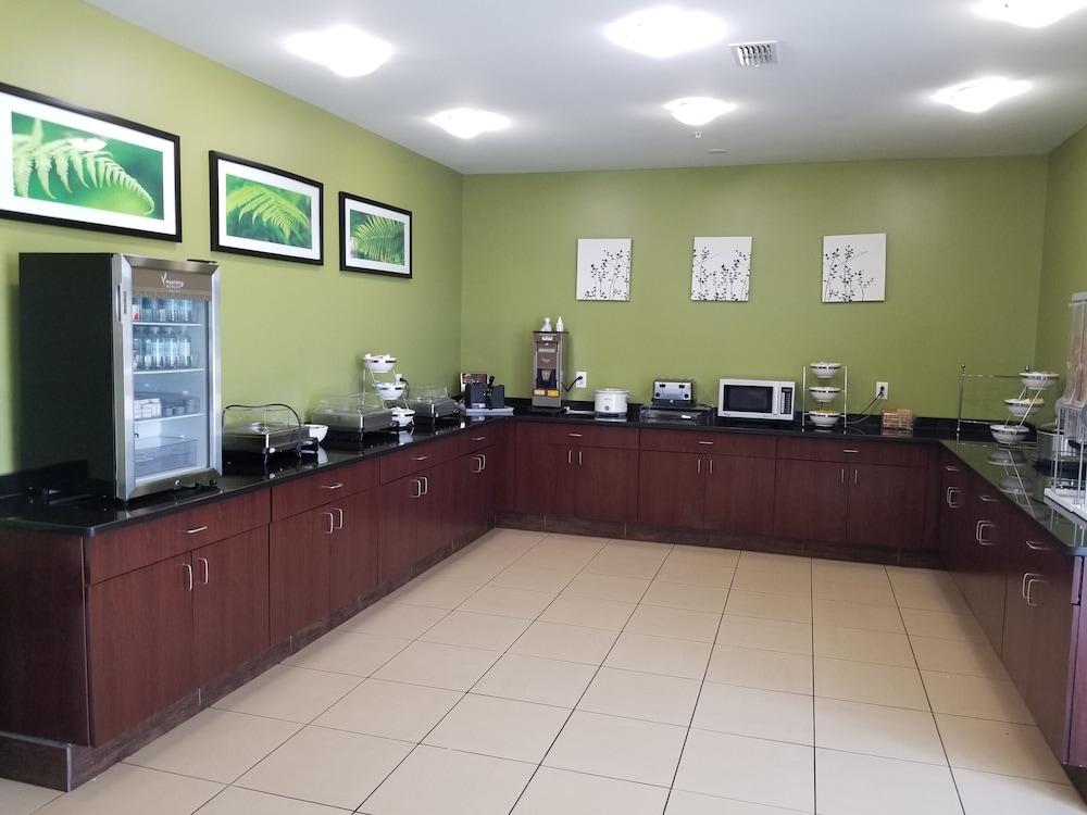 Sleep Inn & Suites Gulfport photo 33