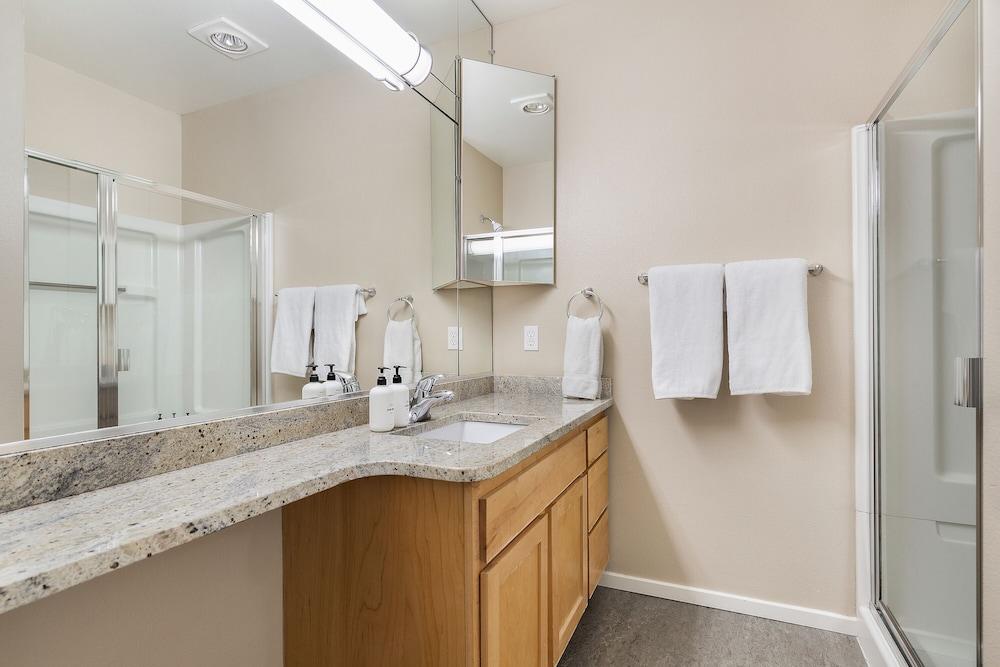 Kasa Bellevue Seattle photo 34