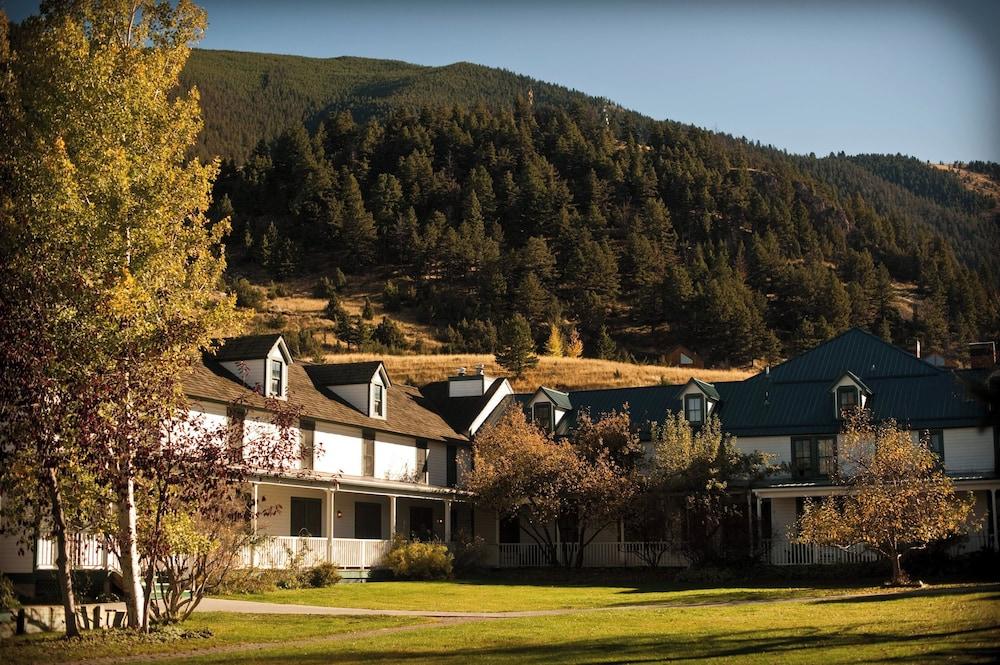 Chico Hot Springs Resort & Day Spa photo 35