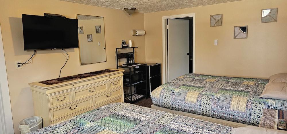 River Country Motor Lodge photo 79