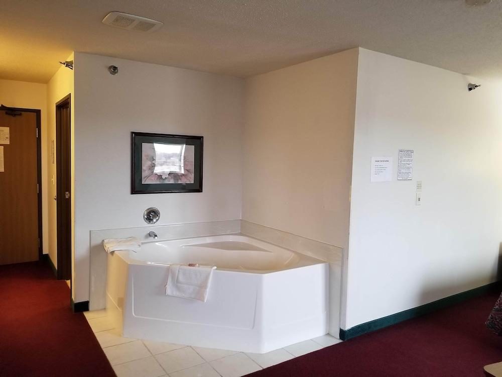 Bilmar Inn & Suites by Hotel O Hwy 77 photo 16