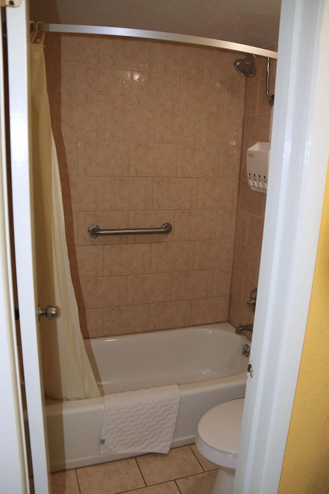 Chaparral Motel photo 41