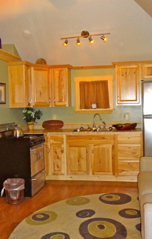 Hinckley's Dreamwood Cottages photo 6