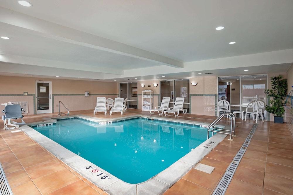 Comfort Suites Foley photo 15