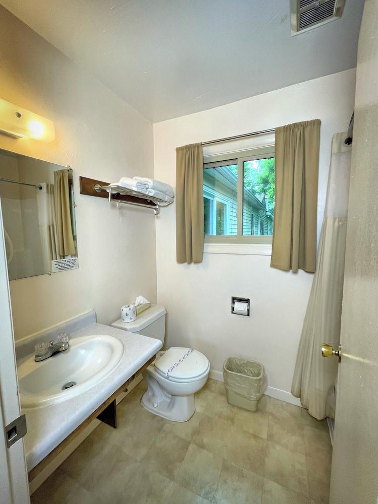 Alger Falls Motel photo 11