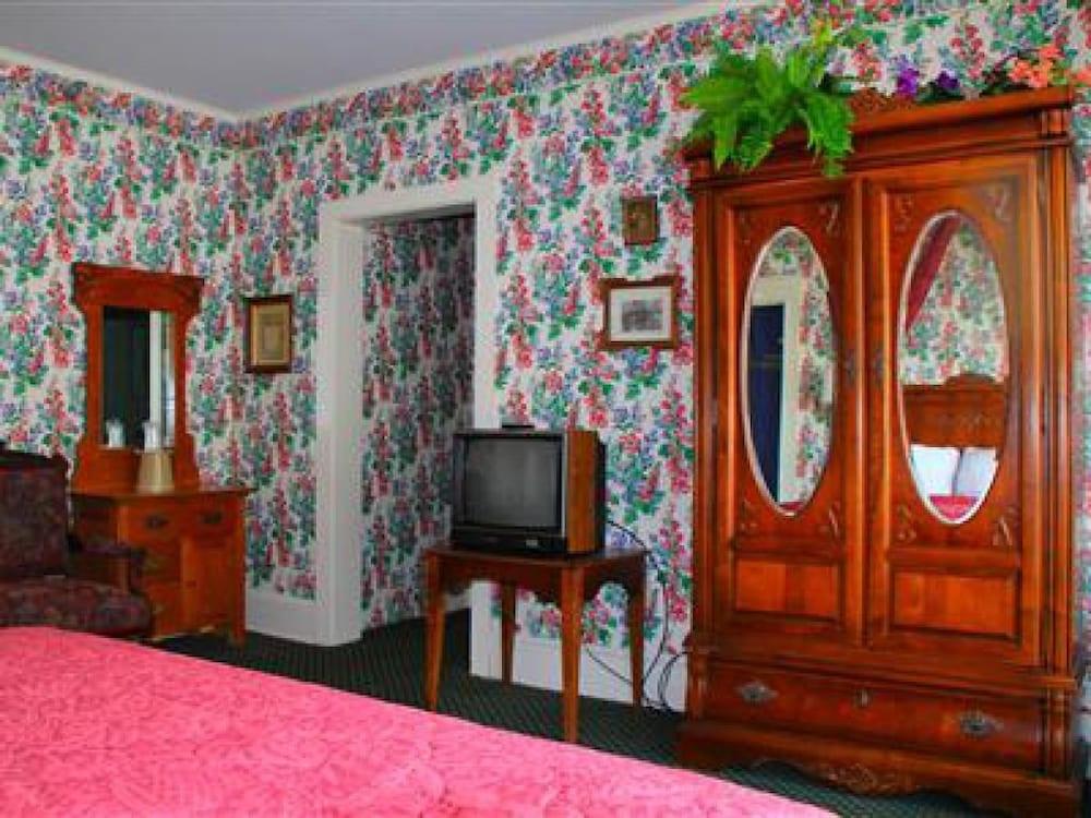 Inn on Mackinac photo 71
