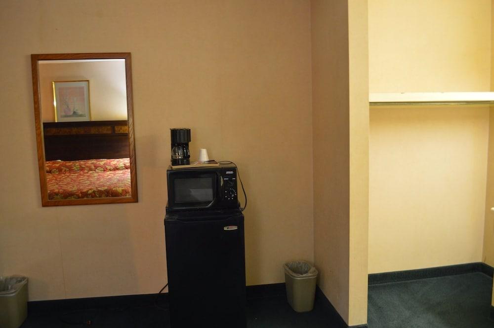Economy Inn photo 6