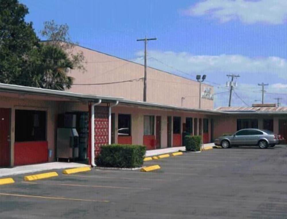 Plaza Travel Inn photo 10