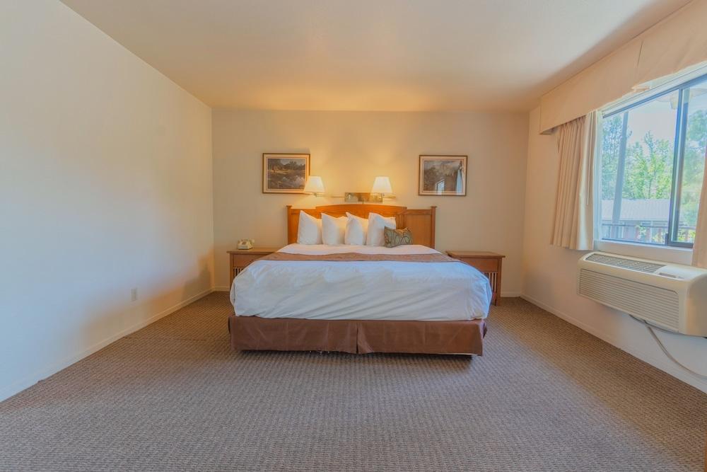 Mariposa Lodge photo 17