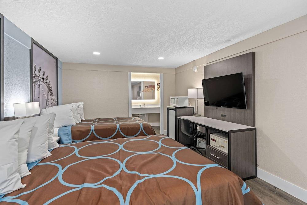 Super 8 by Wyndham Kissimmee/Orlando photo 13