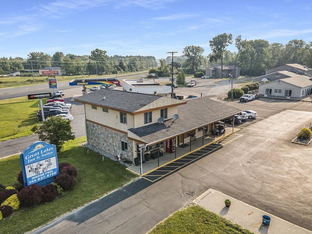 Great Lakes Inn and Suites photo 2