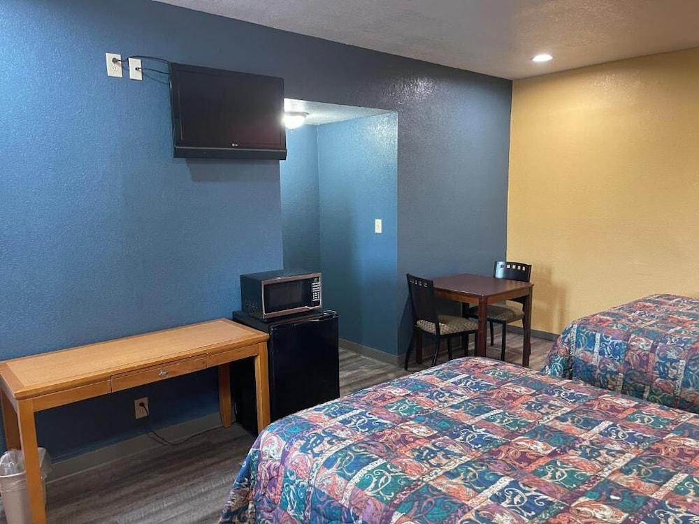 Kenwood Court Motel photo 7