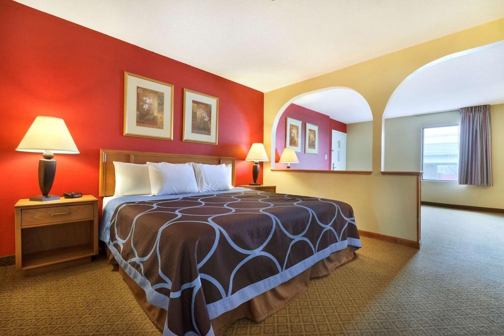 Super 8 by Wyndham Lancaster photo 11