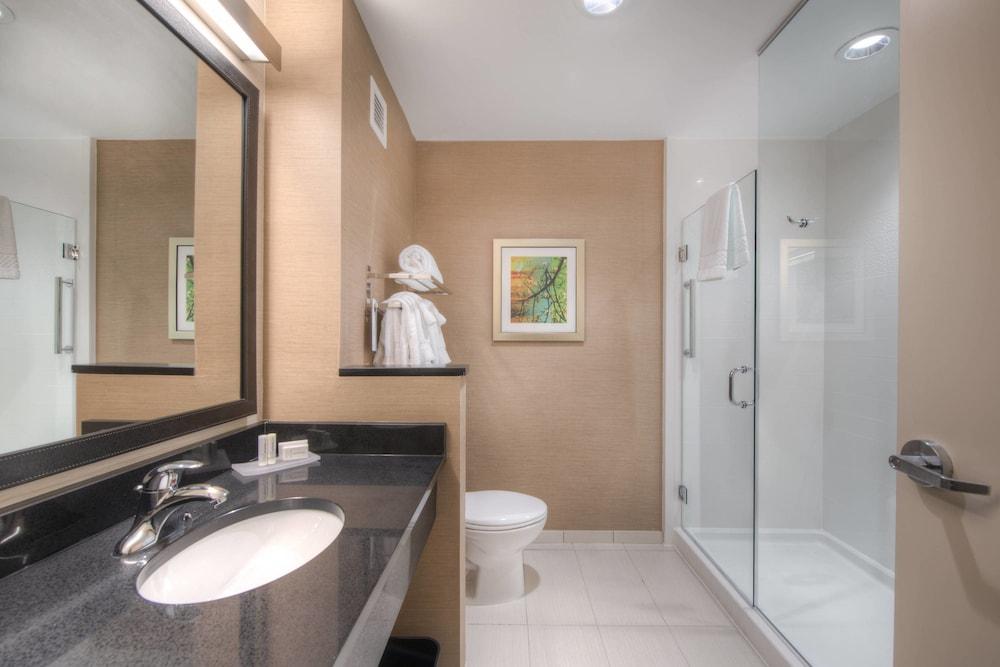 Fairfield Inn and Suites by Marriott Charlotte Airport photo 12