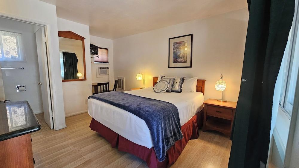 Cedar Lodge Motel photo 13