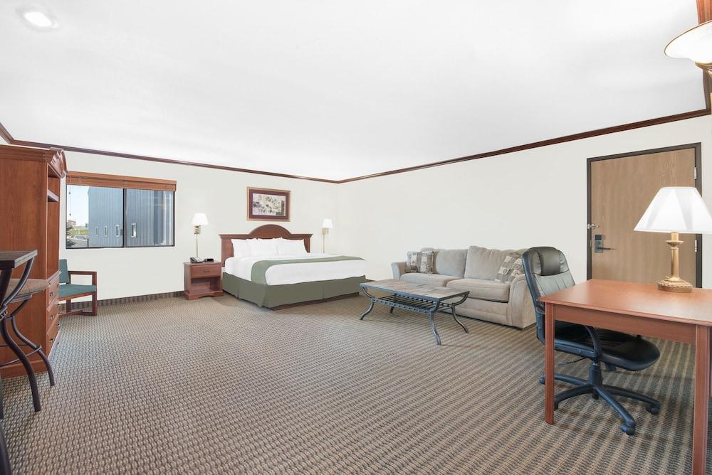 Days Inn by Wyndham Mitchell SD photo 11