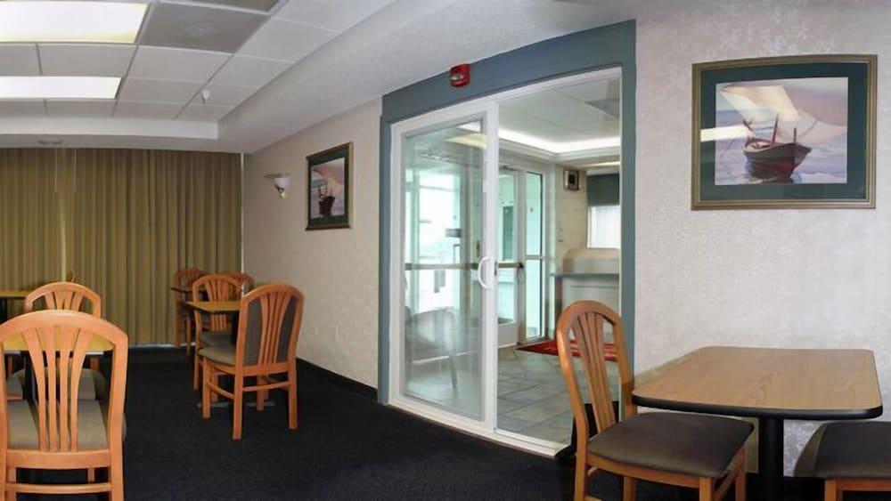 Econo Lodge Morristown West photo 19