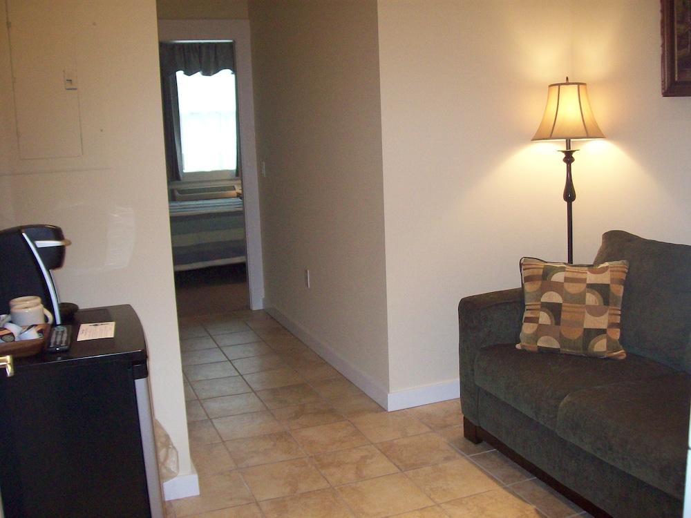 Colonel's Suites photo 13