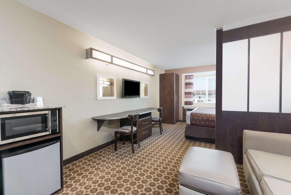 Microtel Inn & Suites by Wyndham Dickinson photo 18