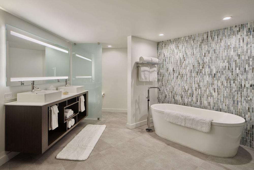 Sunset Marquis photo 40