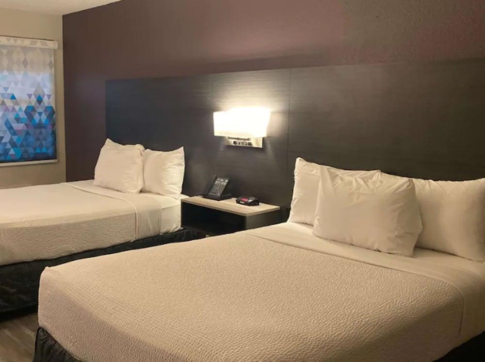 La Quinta Inn by Wyndham Bakersfield South photo 2