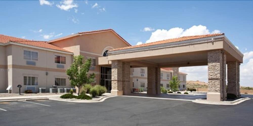 Baymont by Wyndham Belen NM photo 17