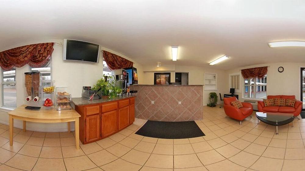 Motel 9 University-Downtown photo 2