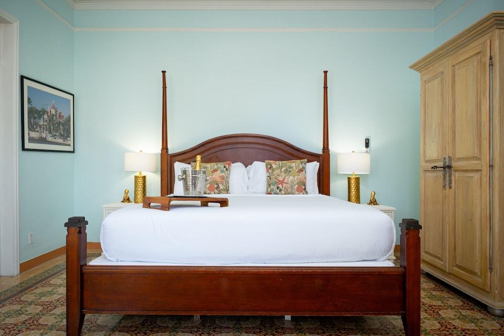 Southernmost House photo 95