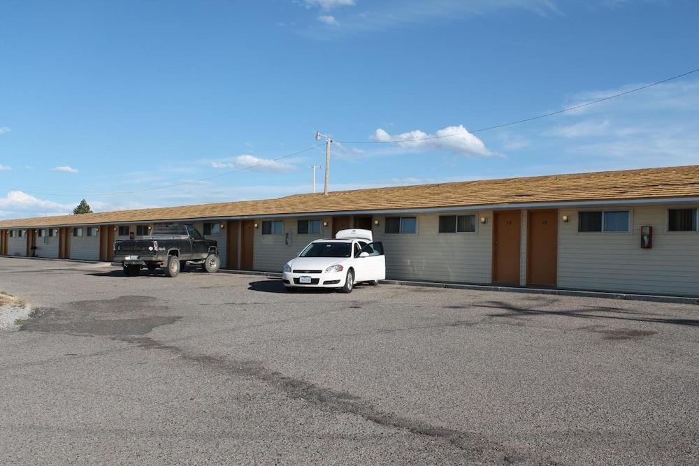 First Interstate Inn photo 7