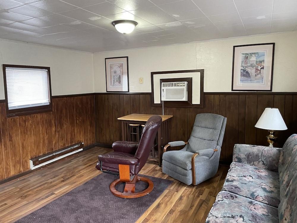 Sunset Motel photo 25