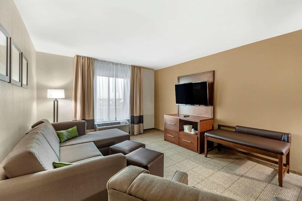 Comfort Suites Grand Island South photo 15
