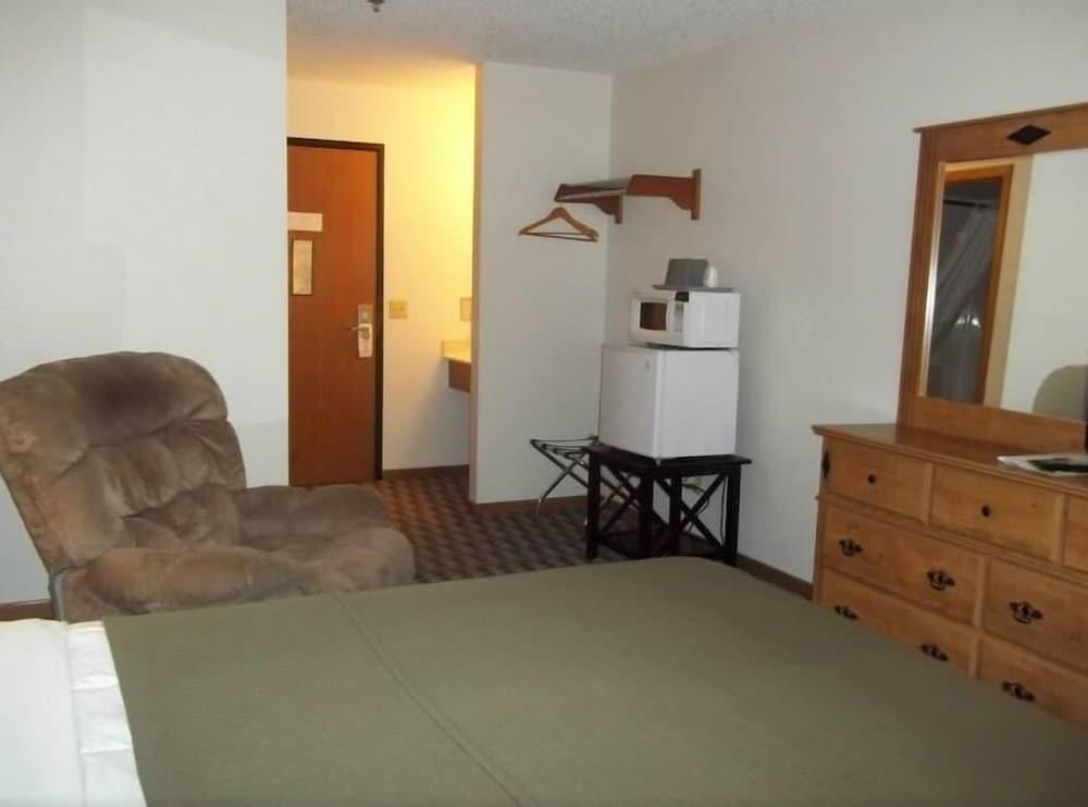 Burke Inn Motel & Suites photo 21