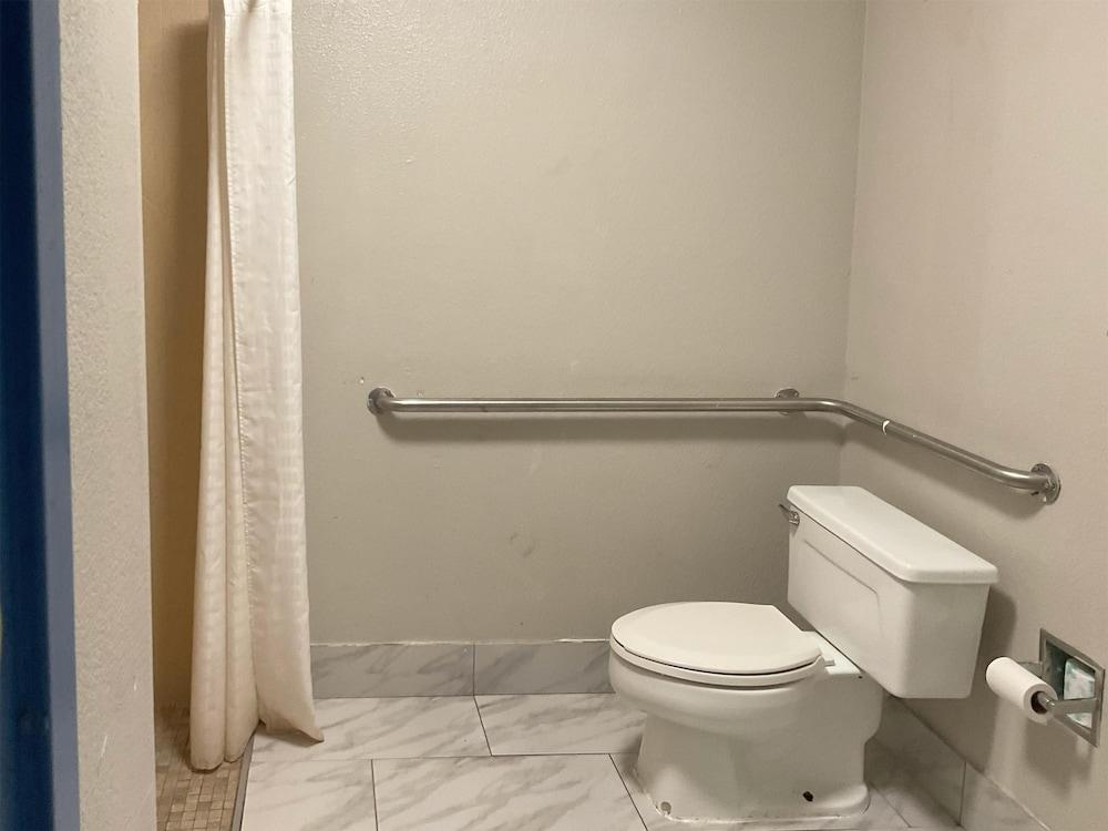 Motel 6 Baton Rouge, LA - East - I-12 photo 25
