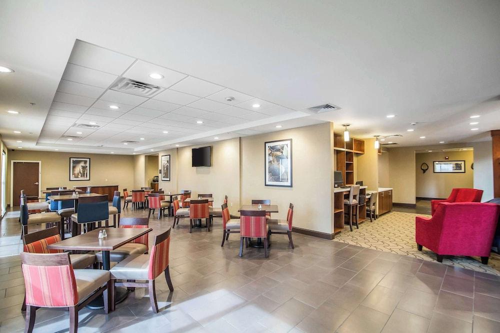 Comfort Suites Dodge City photo 35