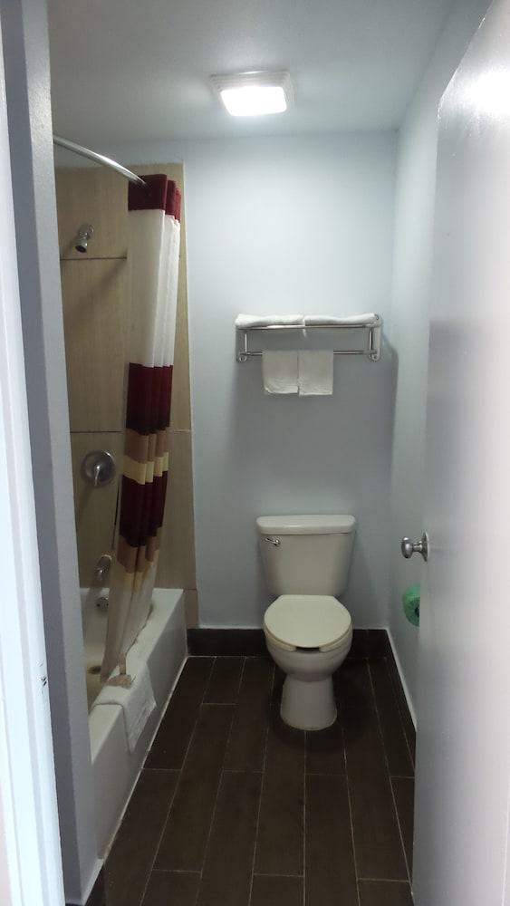 Budget Inn Alexandria photo 8