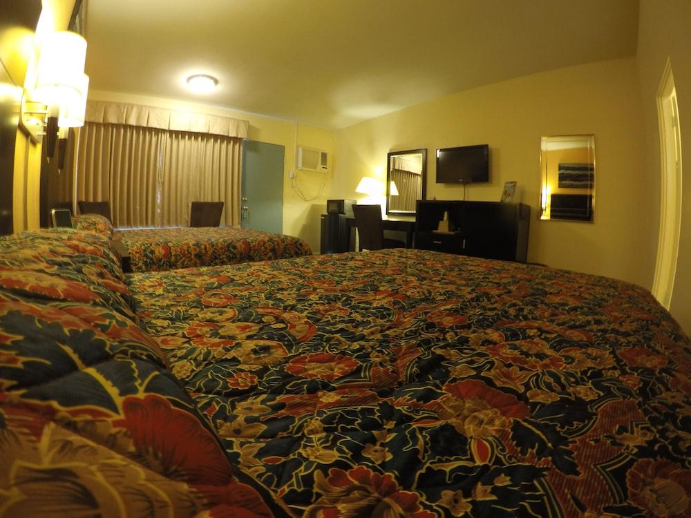 Indio Holiday Motel photo 14