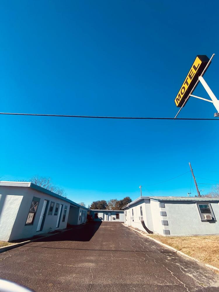Sunset Motel photo 20