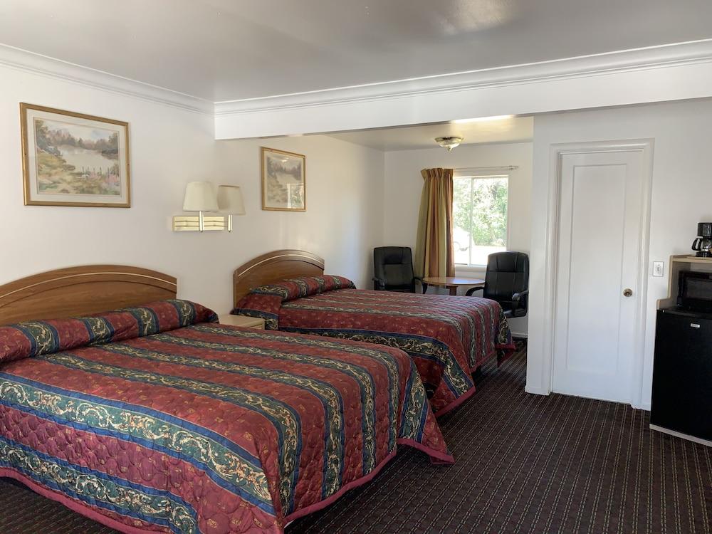 Lark Motel photo 7