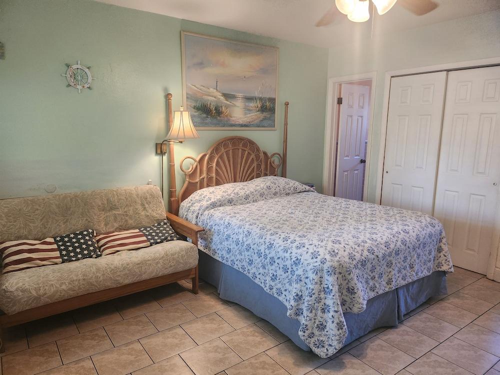 Silver Sands Motel photo 27