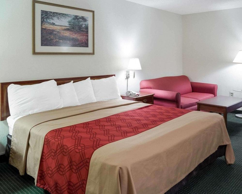 Econo Lodge Yazoo City photo 7