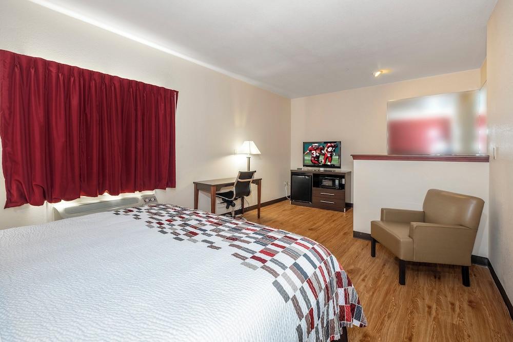 Red Roof Inn Hartselle photo 2