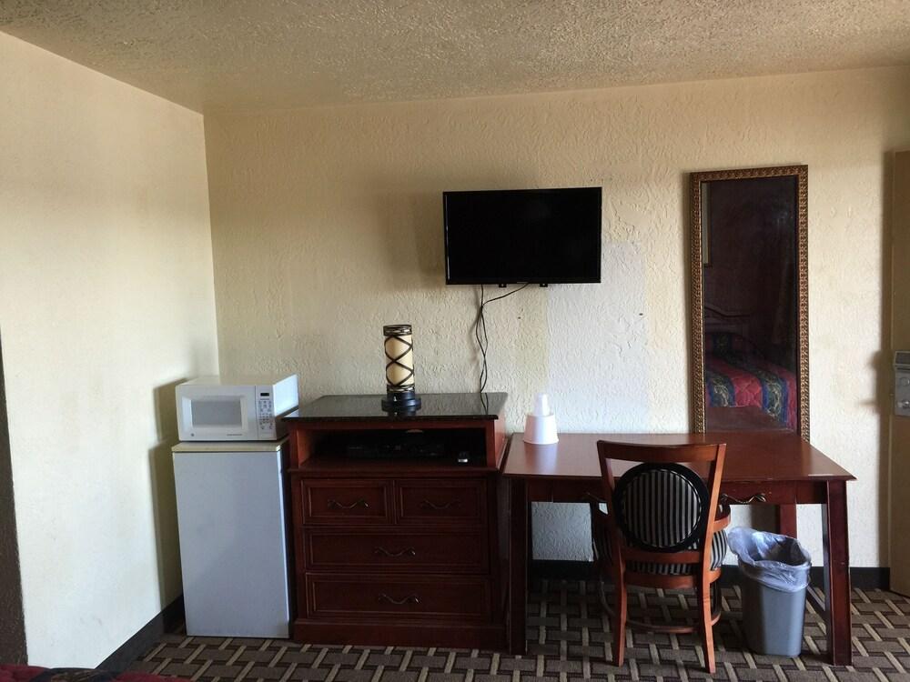 Encore Motel photo 15